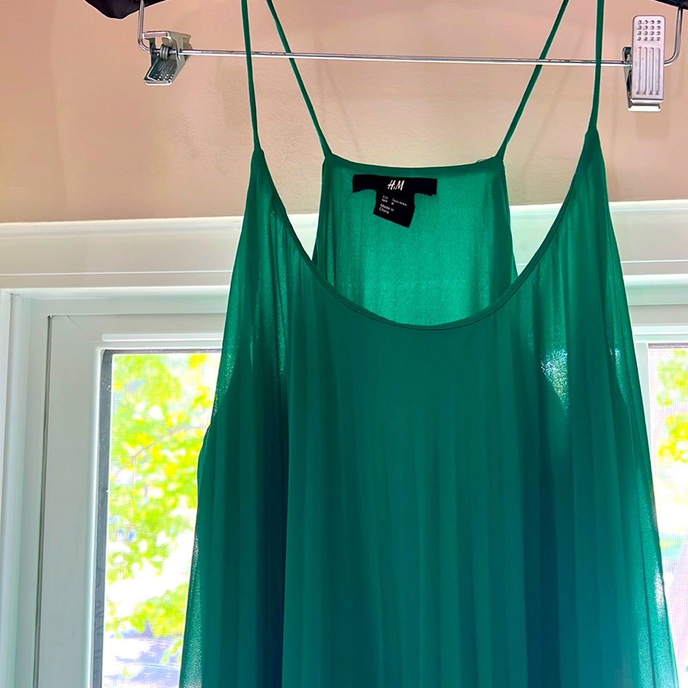 H&M dress, size 6, bright green dress, spaghetti strap dress.